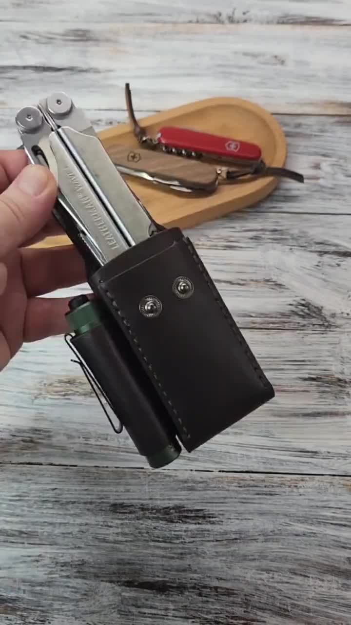 Funda de cuero para cinturón Leatherman Wave Plus con linterna de 18 mm / Funda multiherramienta EDC hecha a mano video poster