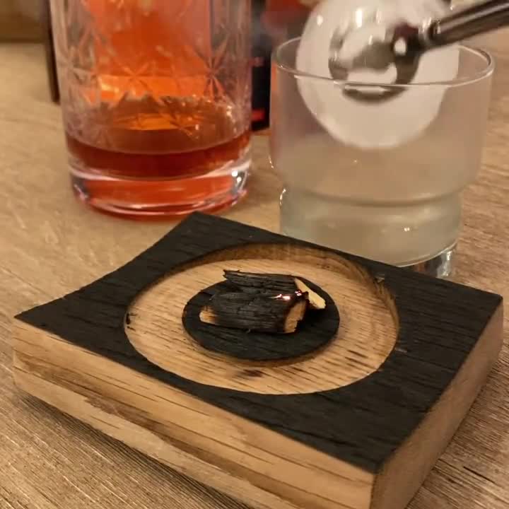 Smoked Cocktail Smoking Tray made from Authentic Whiskey Barrel Head, with  Smoking Chips