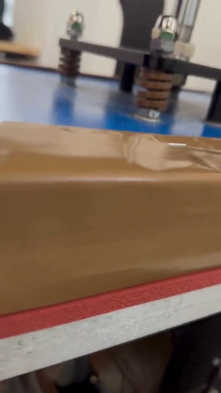 Maglietta da calcio del Brasile 2026 / Maglietta per tifosi di calcio brasiliani / Maglietta con bandiera del Brasile e disegno a pennello / Regalo Global Soccer 2026 Brasile / Abbigliamento per tifosi della Seleção video poster