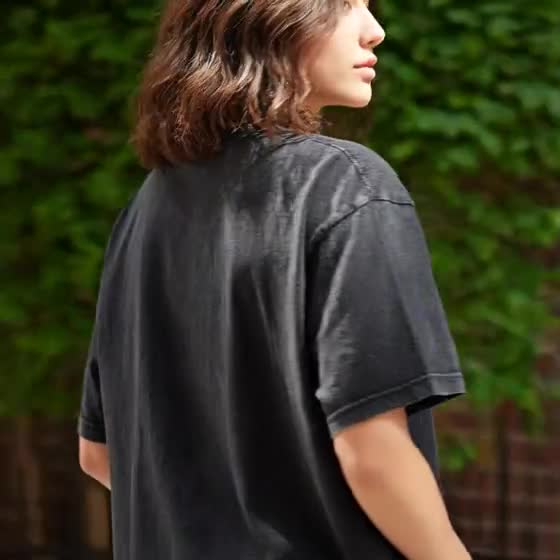 Camiseta unisex personalizada con bordado de Olaf y efecto desteñido ácido, camiseta divertida de Frozen bordada a mano, regalo vintage de gran tamaño. video poster