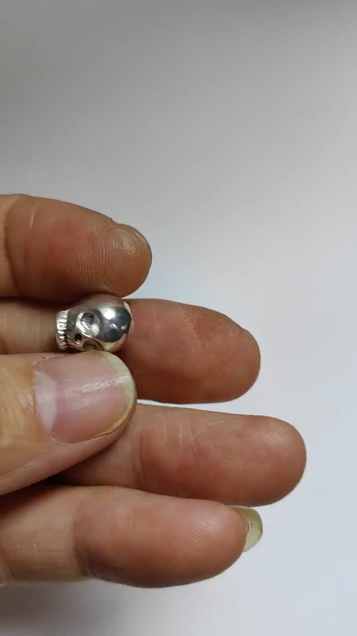 アンティークシルバースカルヘッドビーズ 20個 10 x 12 mm ゴススカル