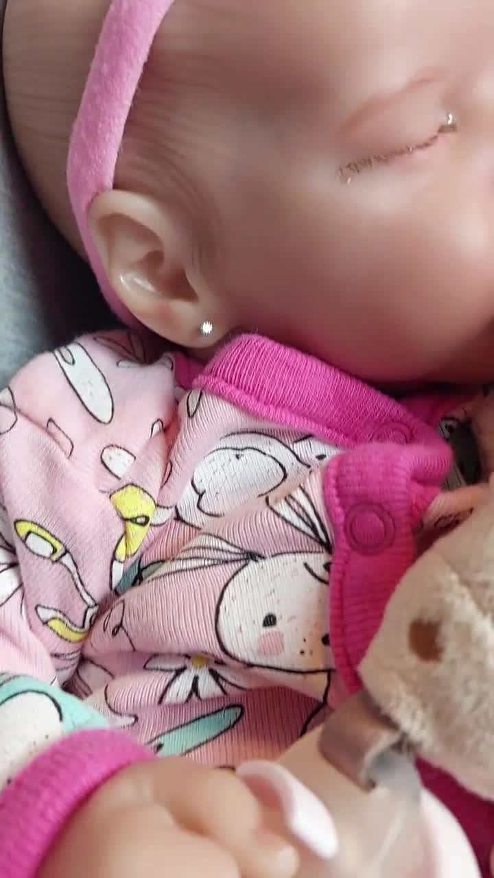 1 Muñeca Reborn PREMATURA de Terapia LISTO PARA ENVIAR, Set de Regalo: #TheahLeighAna, Niña Recién Nacida, Sueño, Maternidad, Ducha, Paquete, Cuerpo Alterado video poster