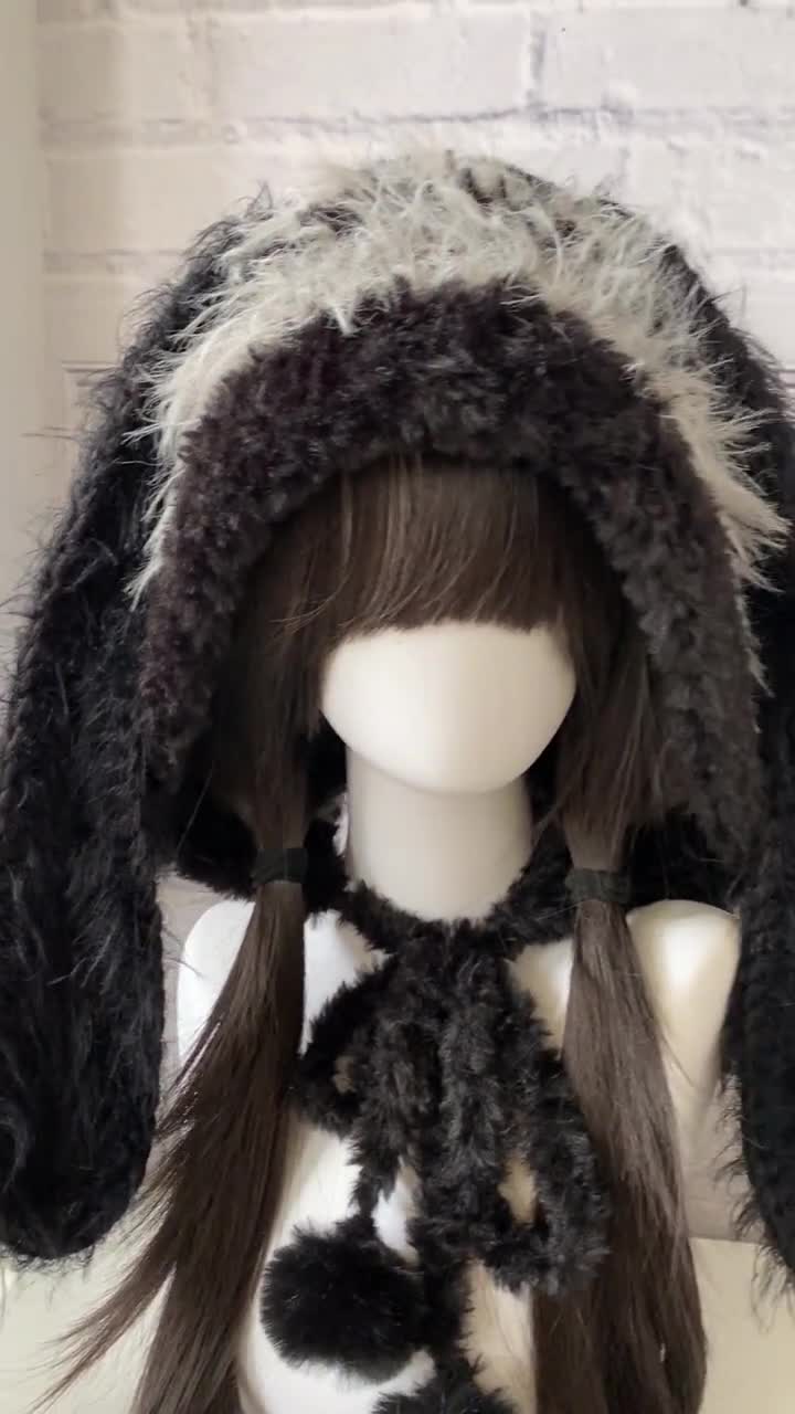 手作りのうさぎフード付き帽子 - 黒とグレーのぬいぐるみ素材、長い耳