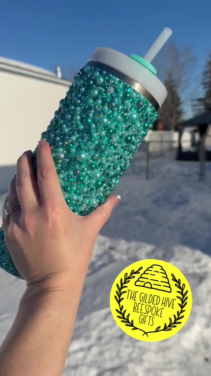 Vaso Stanley de vidrio de 40 oz con diamantes de imitación y media perla video poster