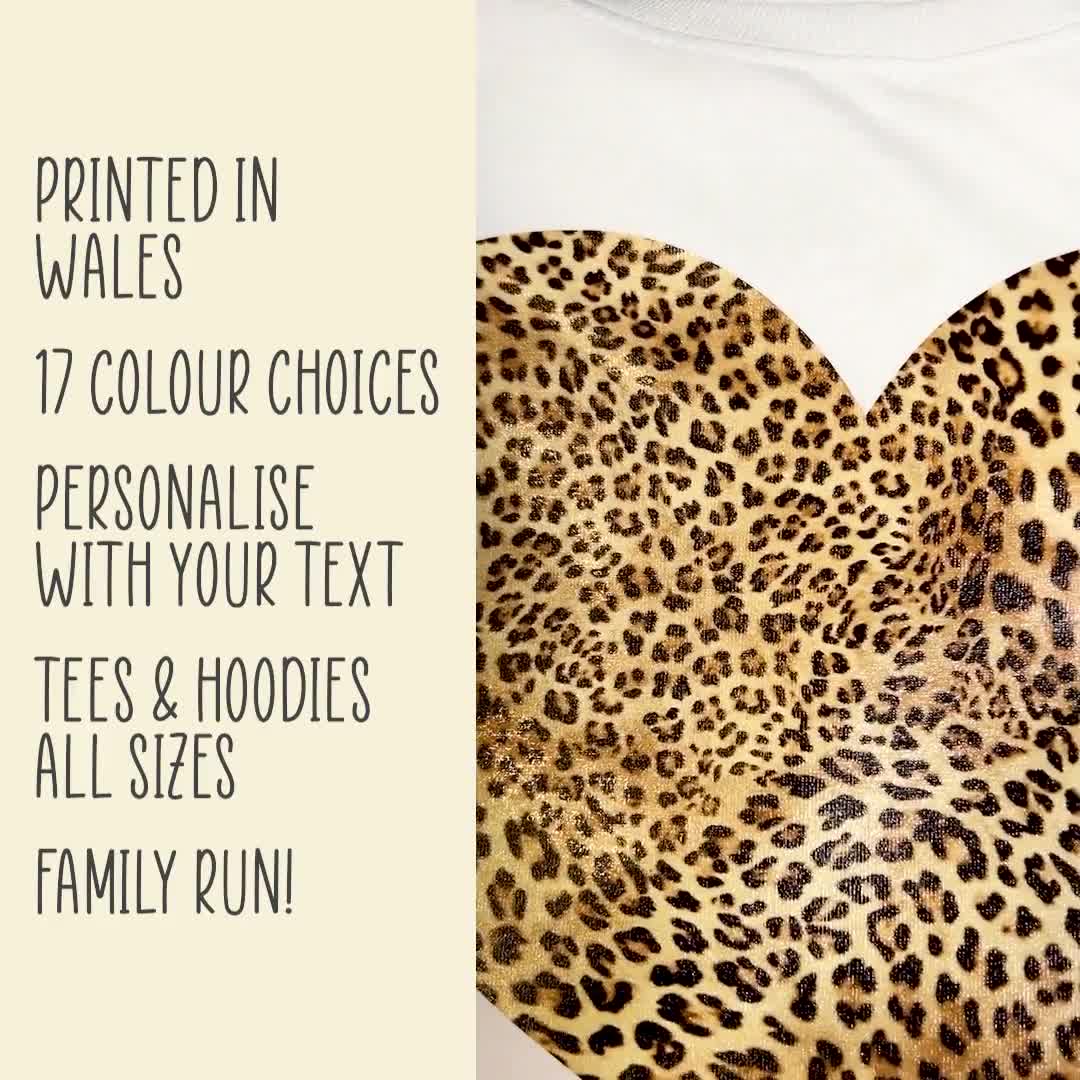 Cœur Léopard Sur La Poitrine, Motif Léopard, Jolie Fille En