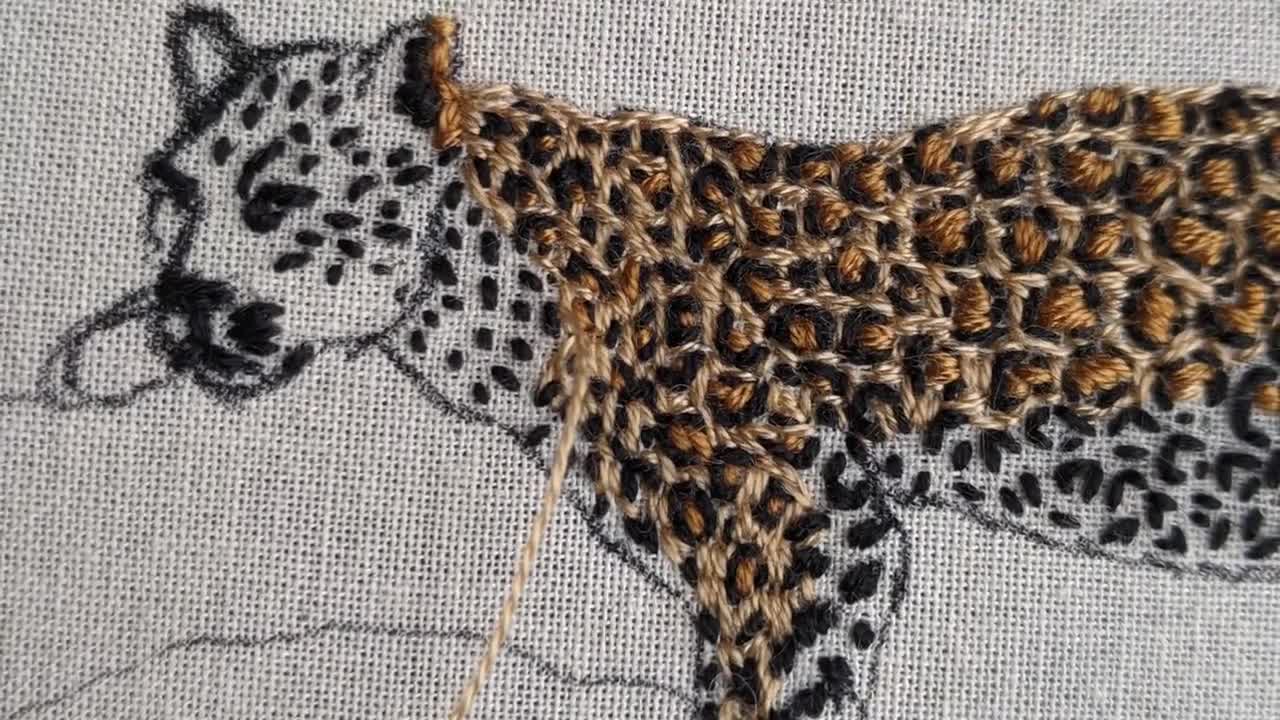 Resting Chinese Leopard Embroidery Design - 4 sizes & 8 formats -  EmbroStitch