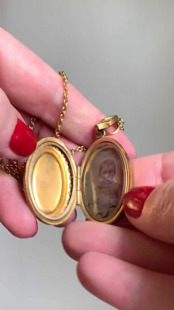Antique Edwardian Solid Gold Keepsake Locket Necklace 1908 – The Vintage  Compact Shop