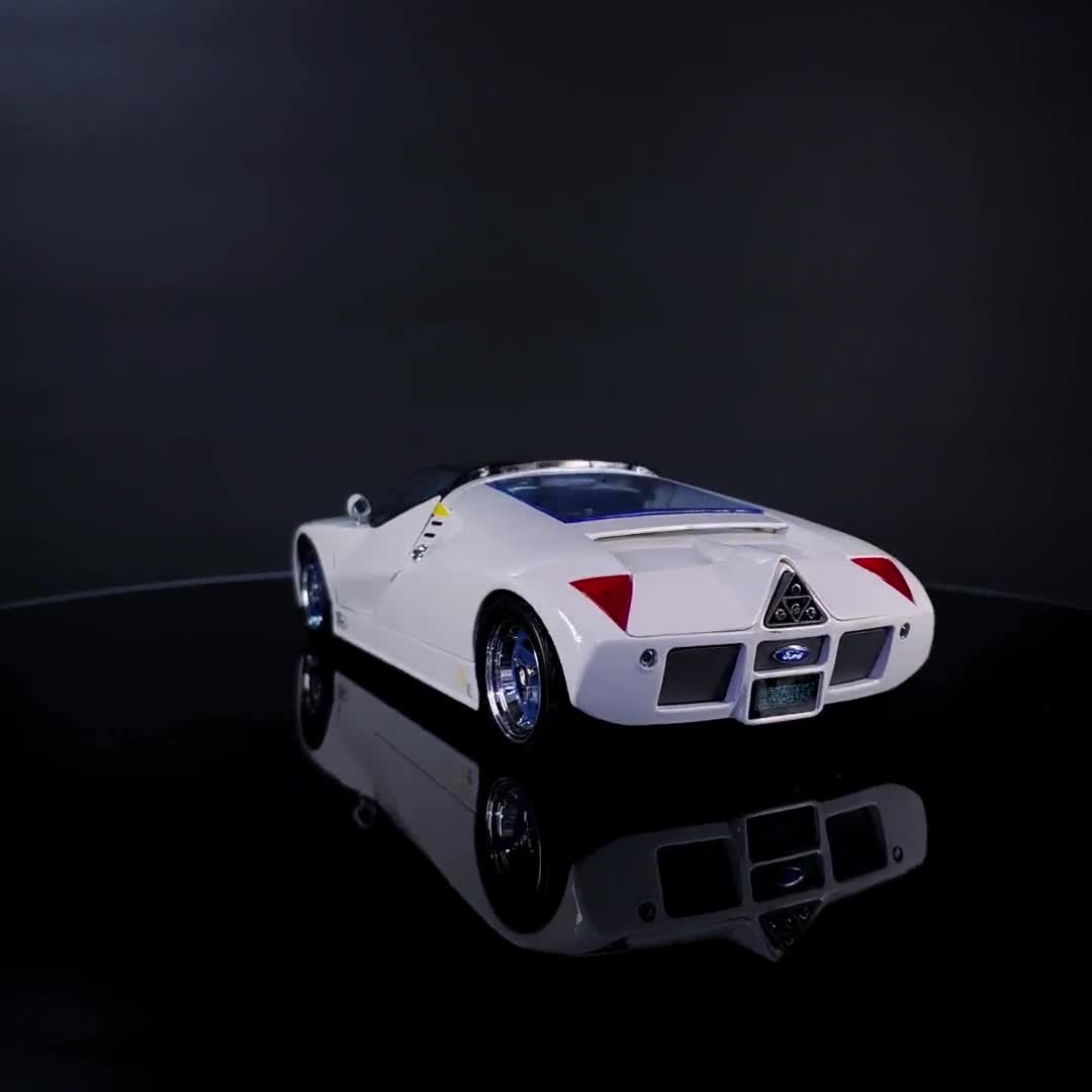 Maisto Ford GT90 Diecast Model Car, White Special Edition (1:18