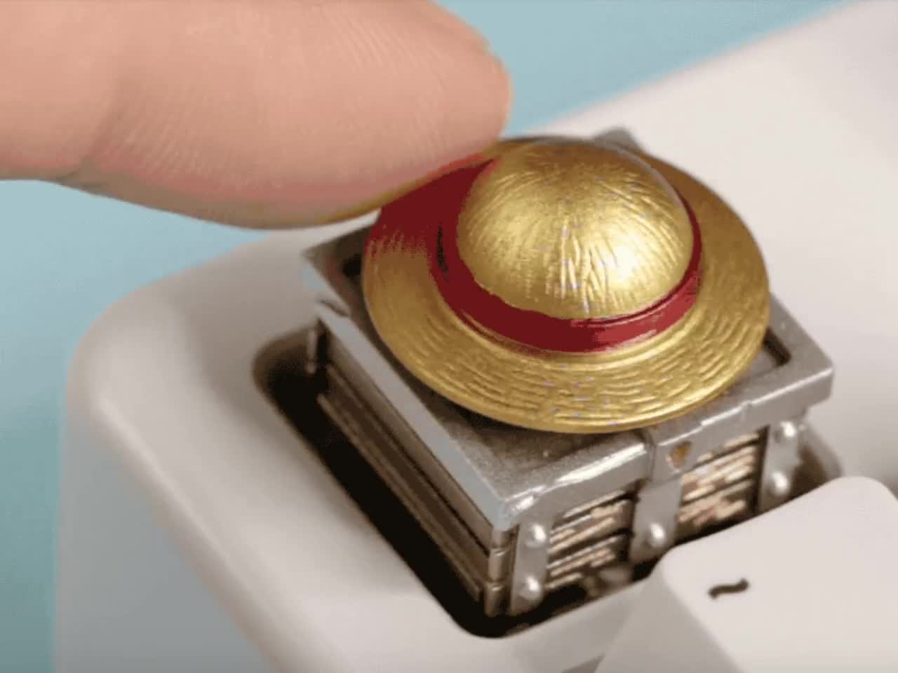 Rotating Genuine One Piece 3D Keycap Luffy Aluminum Alloy Medal Mechanical  Rotate Hat Light Transparent Backlit on Keyboard 1pcs 