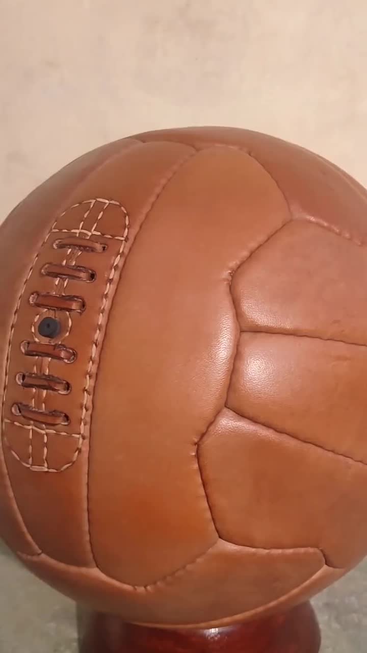 1934年ワールドカップレザーサッカーボール：ヴィンテージスポーツ装飾