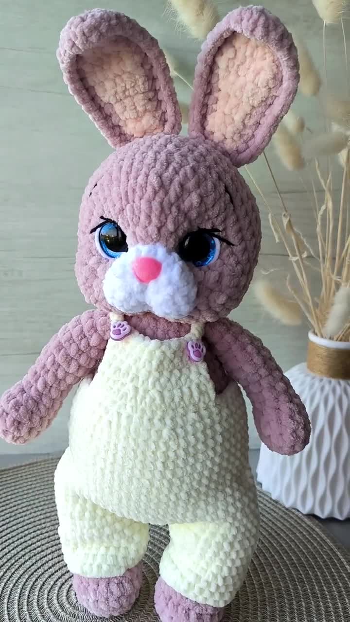 かぎ針編みのうさぎのぬいぐるみカップル：編みぐるみウサギ