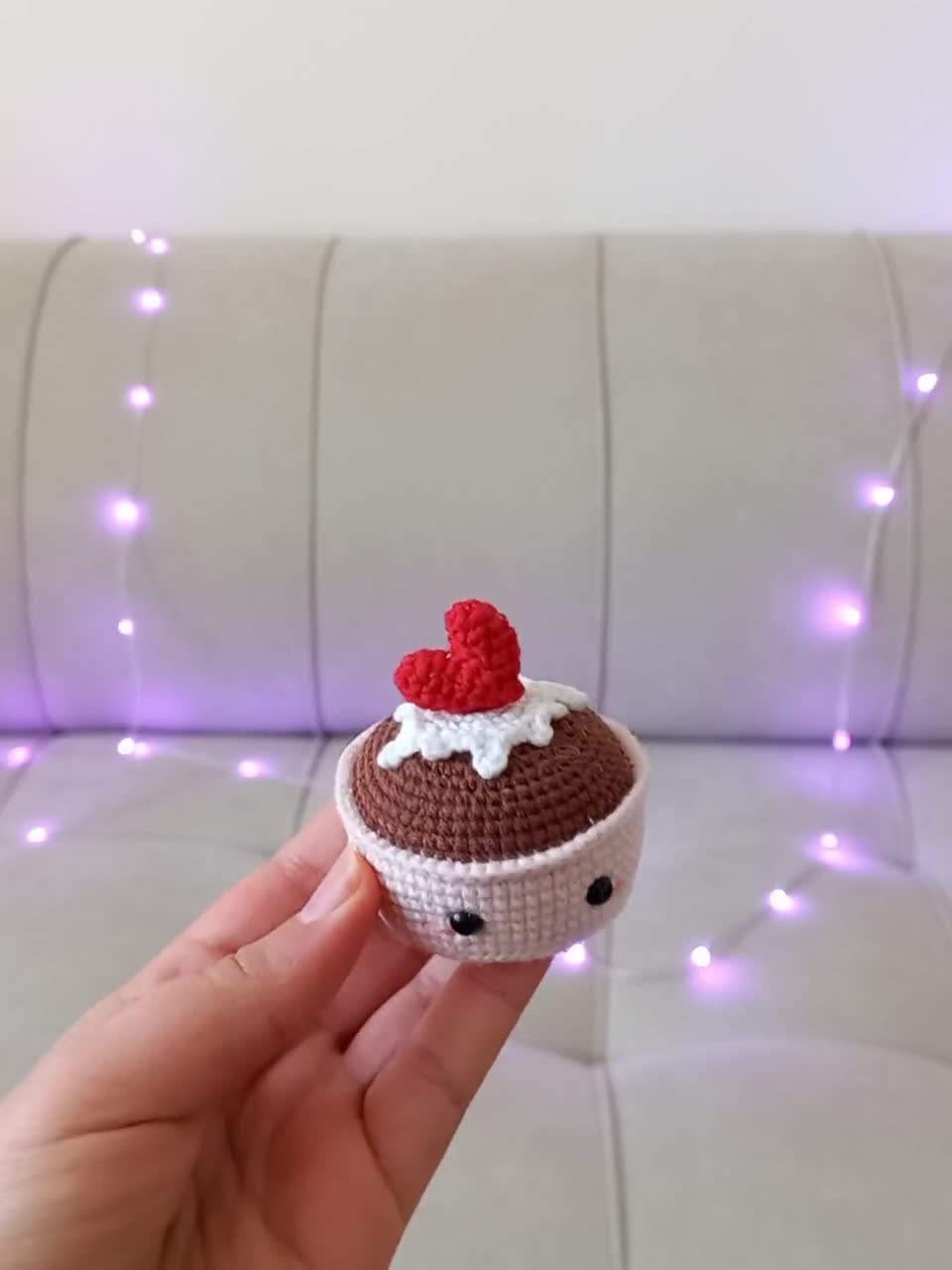 バレンタインカップケーキのかぎ針編みパターン：あみぐるみ