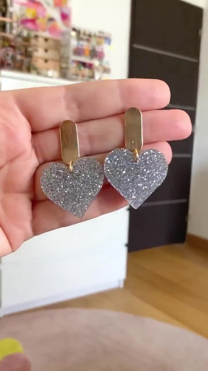 Silver glitter holographic acrylic heart earring, dangling oval bar, gold color video poster