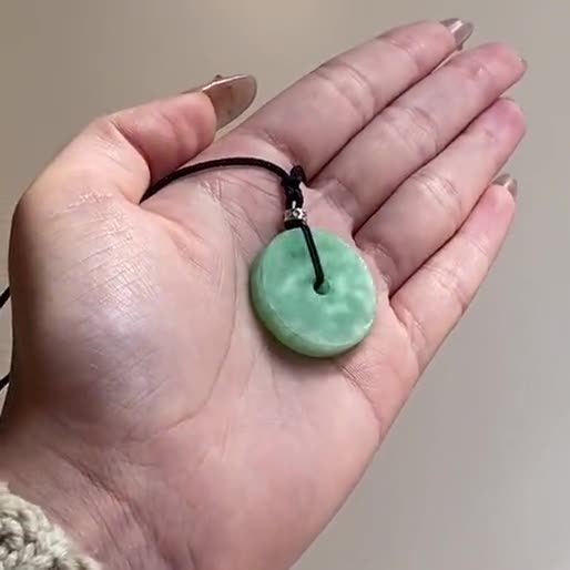 アップルグリーン翡翠ドーナツ、タイプA翡翠ネックレス、ジュエリー