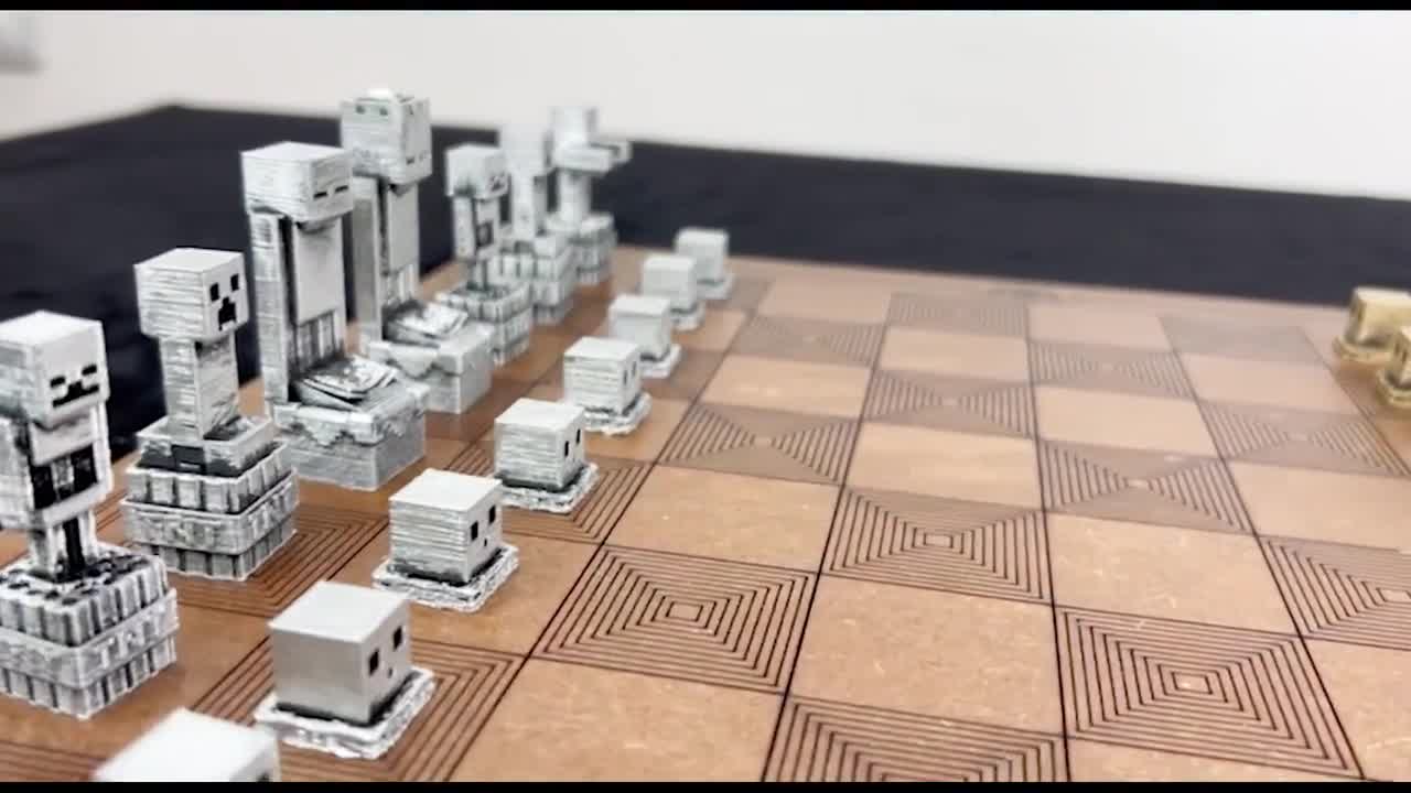 木製ボード付き、パーソナライズされた金属製マイクラチェスセット