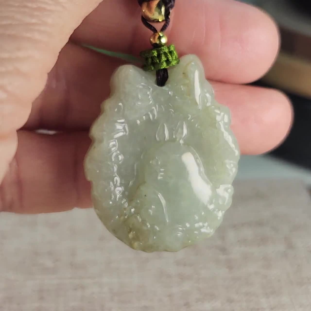 グレードAの翡翠、愛らしい小さなキャラクターの猫、よく彫られた未