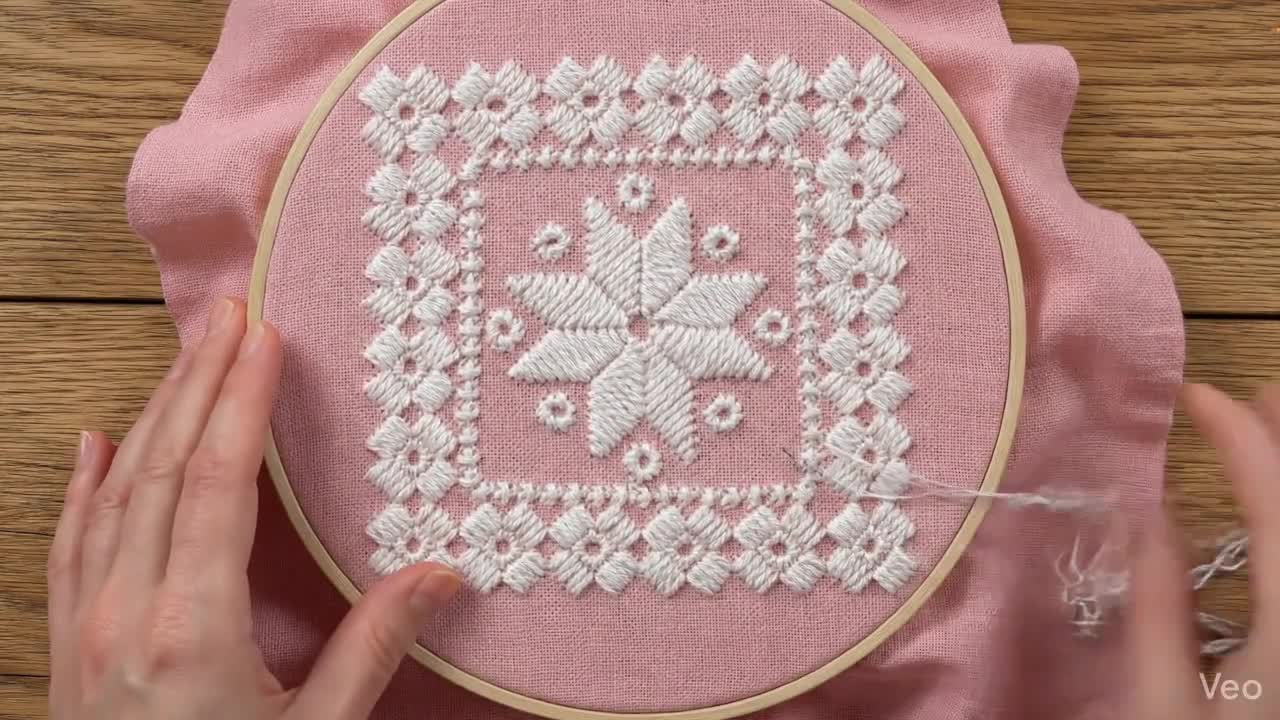 ハーダンガー刺繍のステッチとレッスン、描かれた糸を使った作業