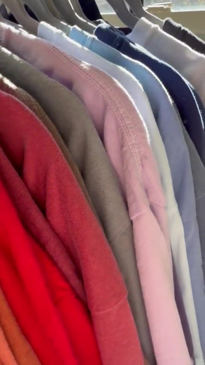 Gildan 5000 Mockup Bundle 22 Farben, Flat Lay T-Shirt Mockup-Set, Real Photo Shirt Mock,Bulk PNG-Dateien, Etsy Verkäufer Mockups video poster