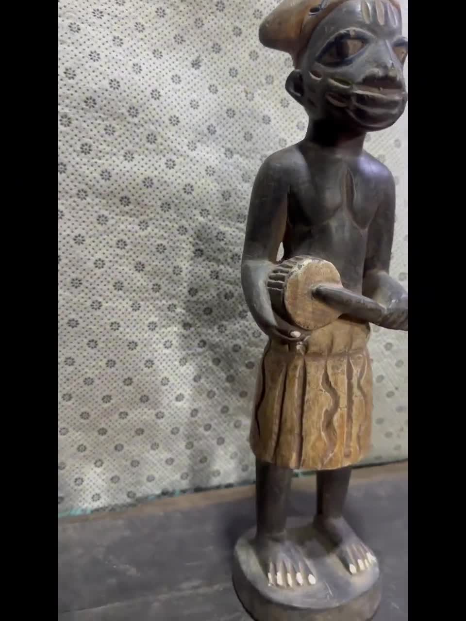 音楽家像 バムム カメルーン部族の彫像 | 中央アフリカの手彫り木彫り