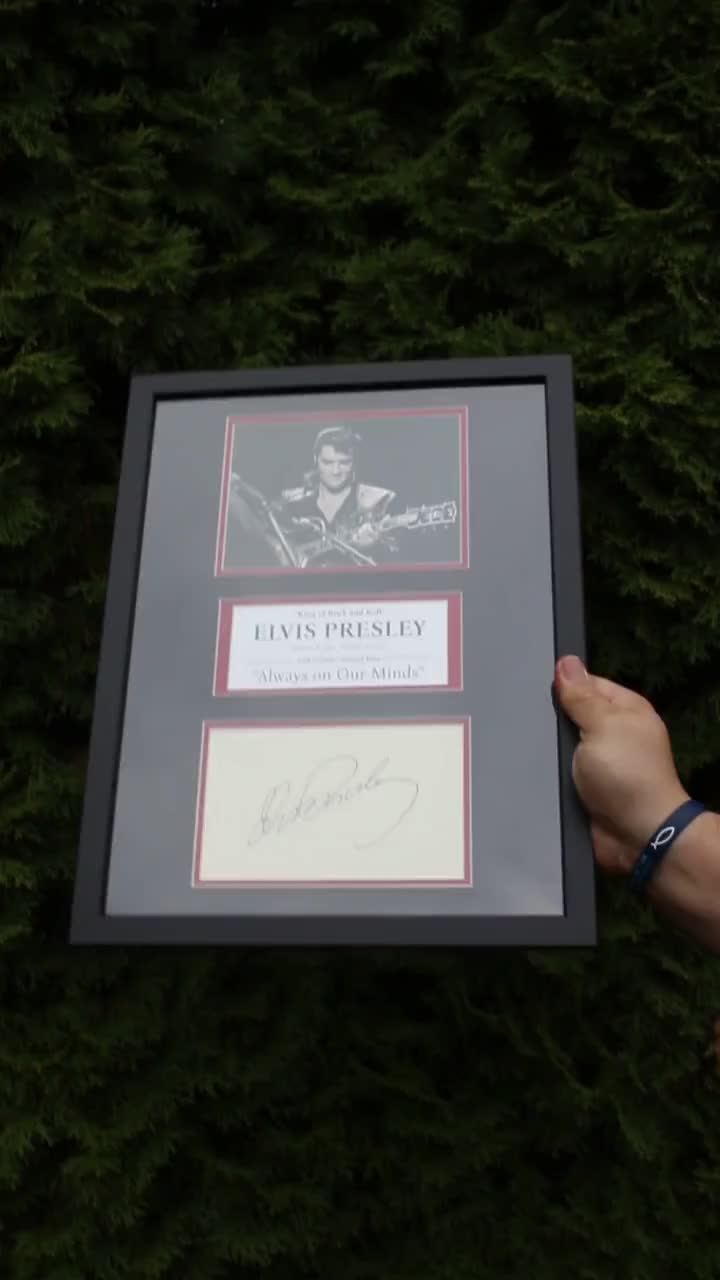 Elvis Presley AUTOGRAPH DISPLAY CASE Unique Artwork the King - Etsy