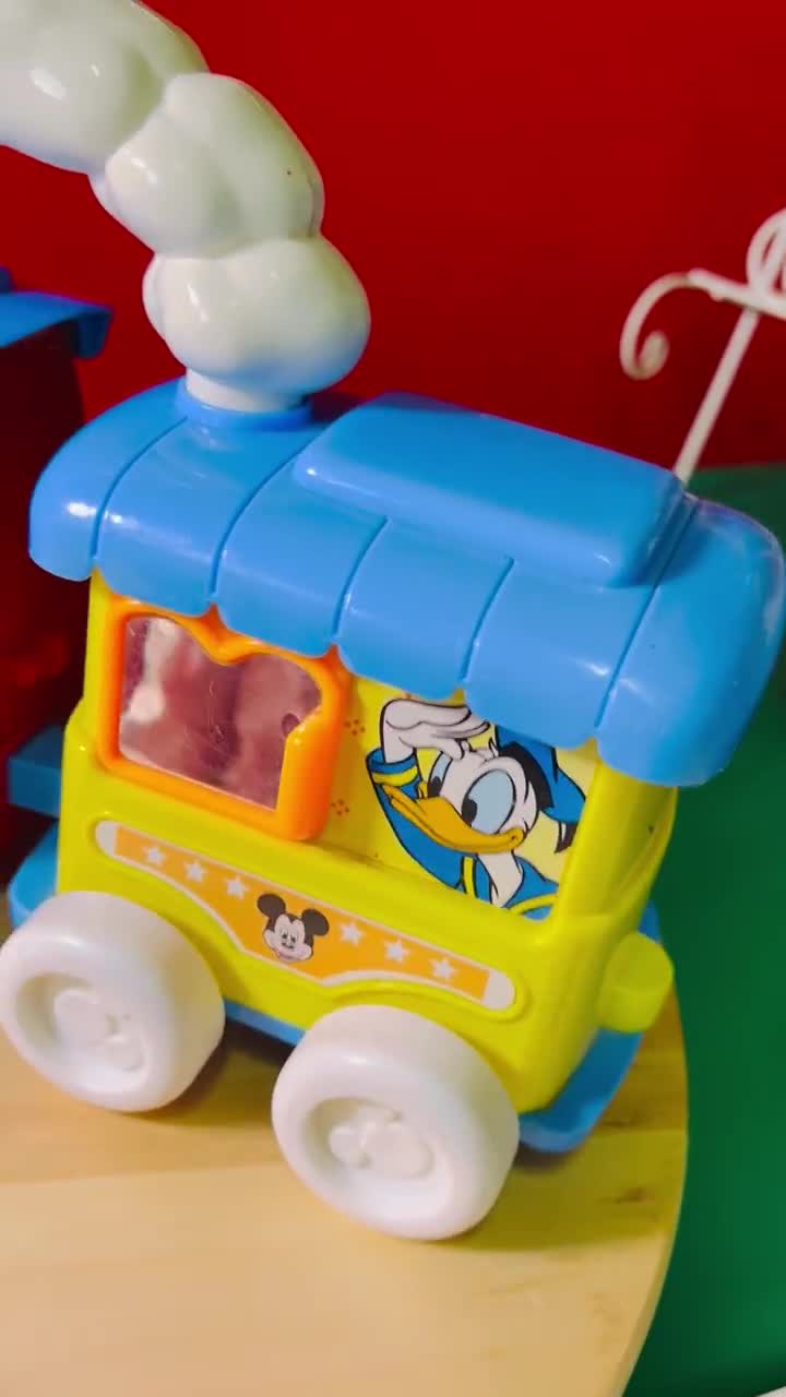 ヴィンテージディズニーおもちゃの列車：ミッキーマウス、ドナルド