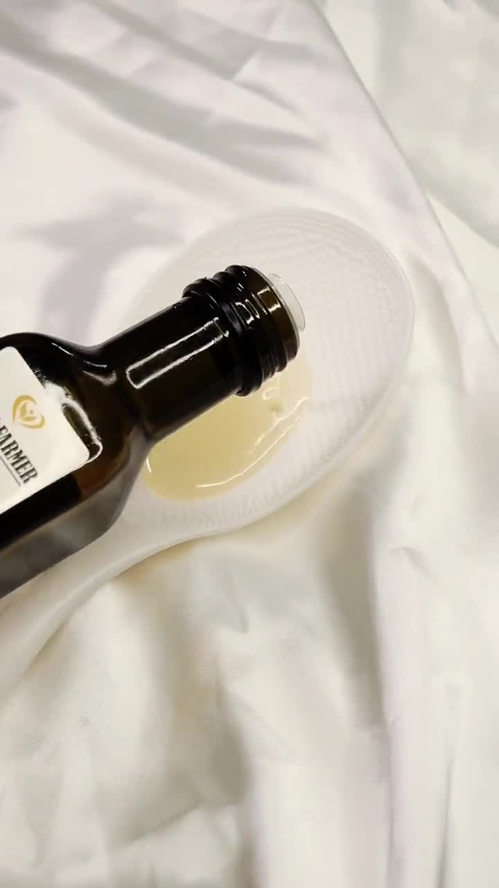 Sunflower Seed Oil is a pure, wholesome choice for the whole family. It's produced using a gentle method to preserve the natural purity. video poster