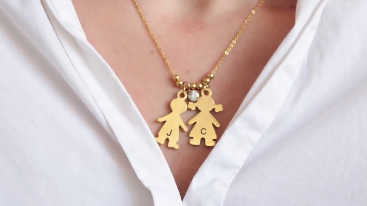 Collana Personalizzata Per Donna A Cerchio Con Nomi Incisi E Pietra Portafortuna In Zircone. Regalo Per Mamma, Moglie, Fidanzata. Materiale Rame, Catena 45+5 Cm.
