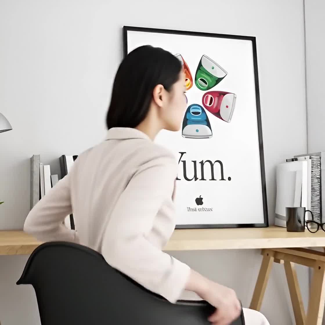 ヴィンテージ iMac「YUM」ポスター：レトロな Apple G3 フレーバー
