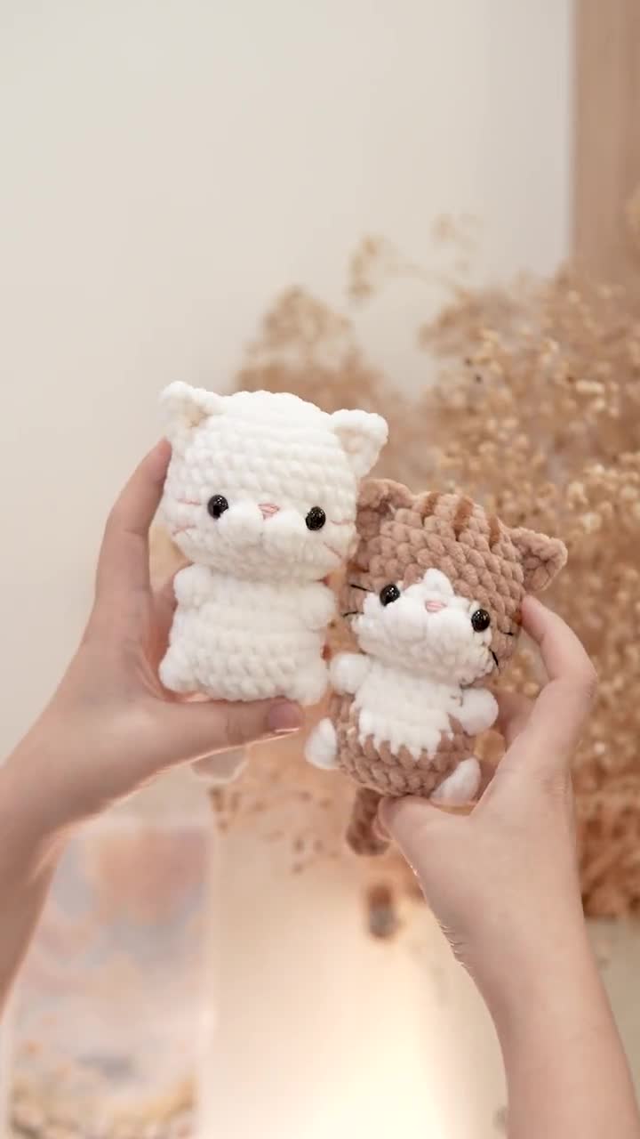 ☆ネズミさんの鍵が可愛いフリル猫ちゃんチャーム☆ おもちゃ] ねずみのあみぐるみ キャットニップ入り【necono