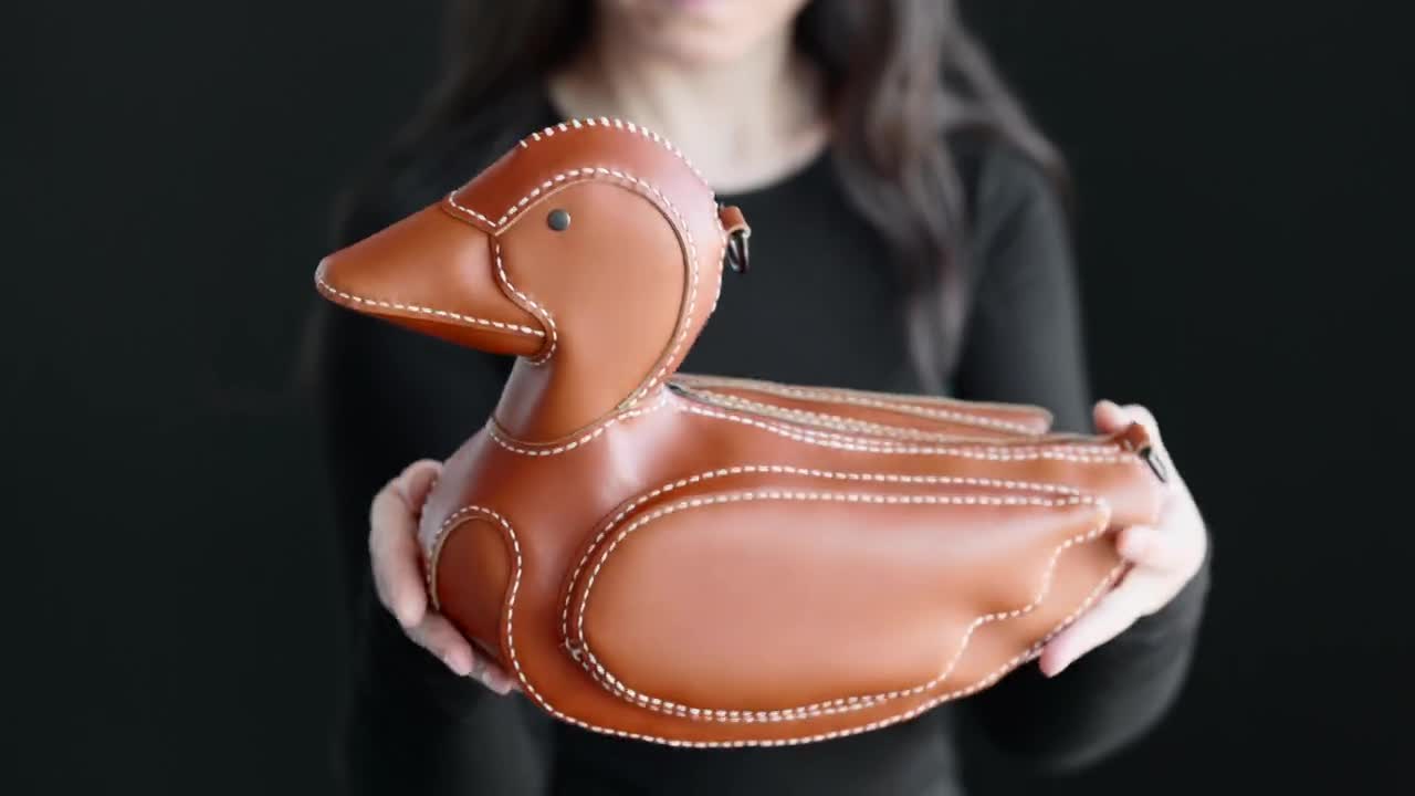 Mönster för väska i ankläder i PDF-format - av LeatherHubPatterns video poster