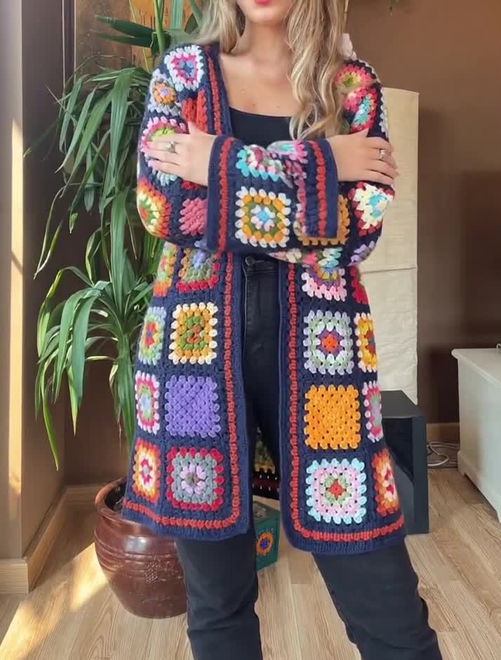 ネイビーブルーのグランマスクエアクロシェカーディガン