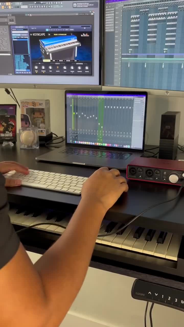 デスク下用MIDIキーボードトレイ – 頑丈、調節可能、特大サイズ