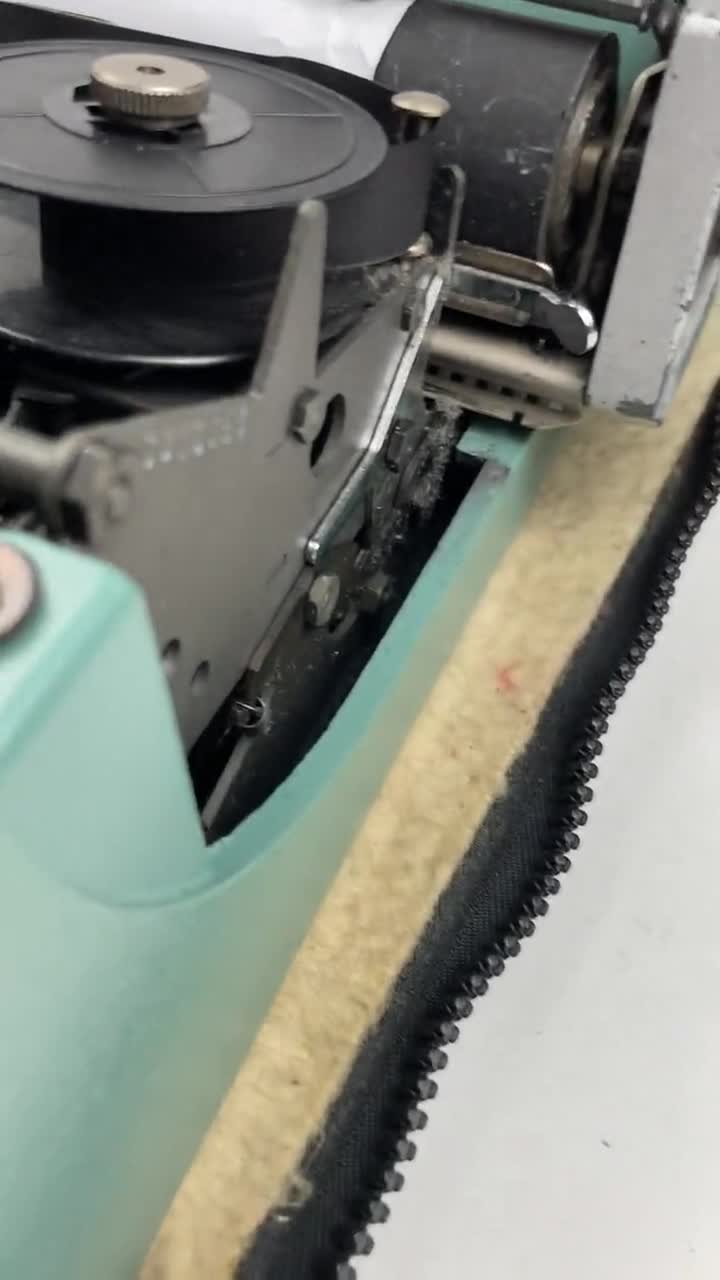 Olivetti Lettera 32 - macchina da scrivere - Collezionismo In vendita a Olivetti Lettera 32 - macchina da scrivere - Collezionismo In vendita a