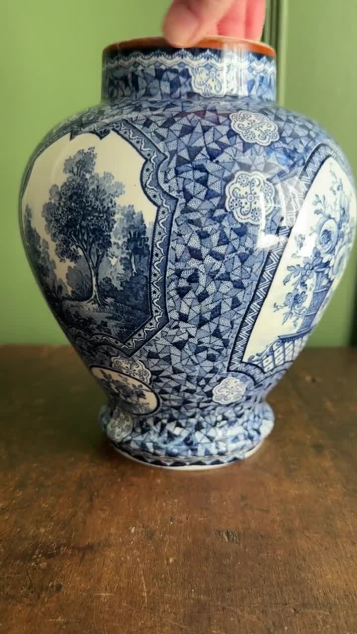Villeroy & Boch Antique Royal Bonn Flamand Blue Flower Large Vase
