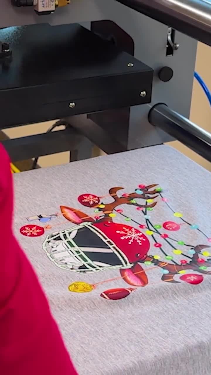 Camiseta "The One Where They Go to Disney" Camisetas de Disneyworld, Camiseta familiar de Disney, Camiseta de viaje a Disney, Camiseta de vacaciones en Disney, Camiseta de Disneyland video poster