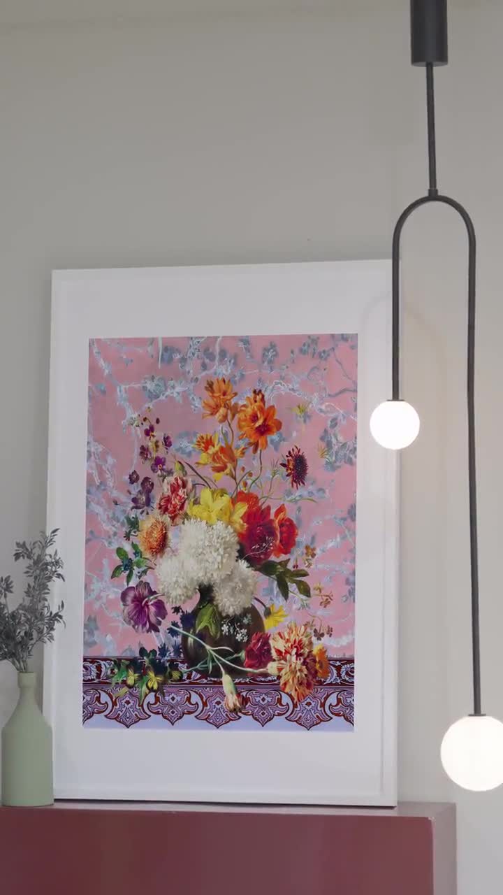 ヴィンテージ静物画風花瓶、ピンク柄 – マキシマリスト
