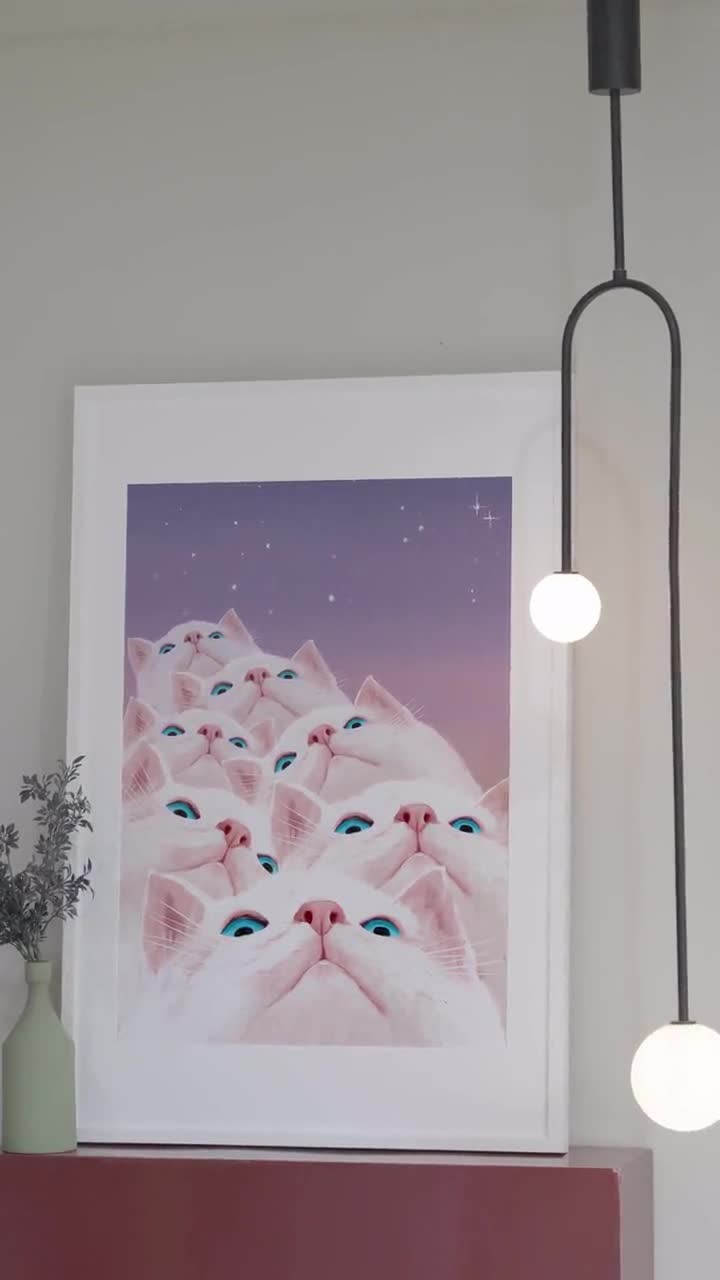 パステルカラーの宇宙猫ウォールアート - 銀河の空に浮かぶ白い猫たち