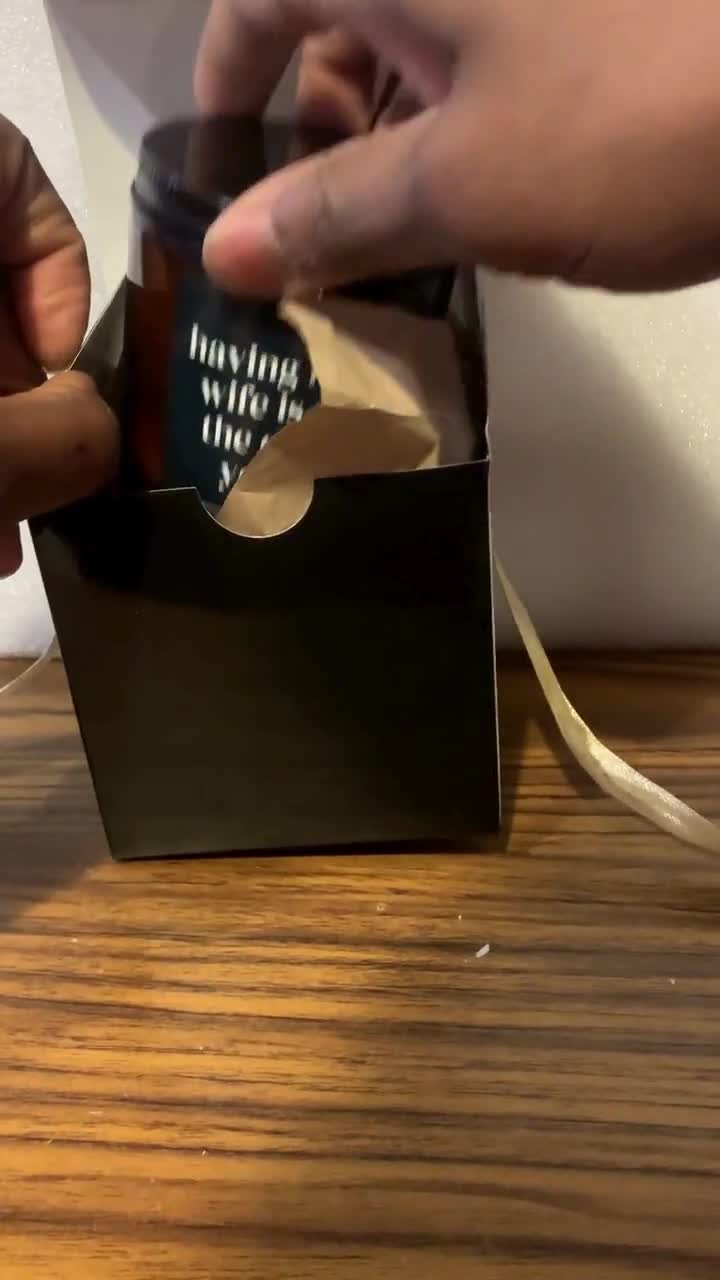 Vela que huele como si tus treinta hubieran terminado • Regalo divertido y listo para regalar para su 40.º cumpleaños • Cera de soja vertida a mano video poster