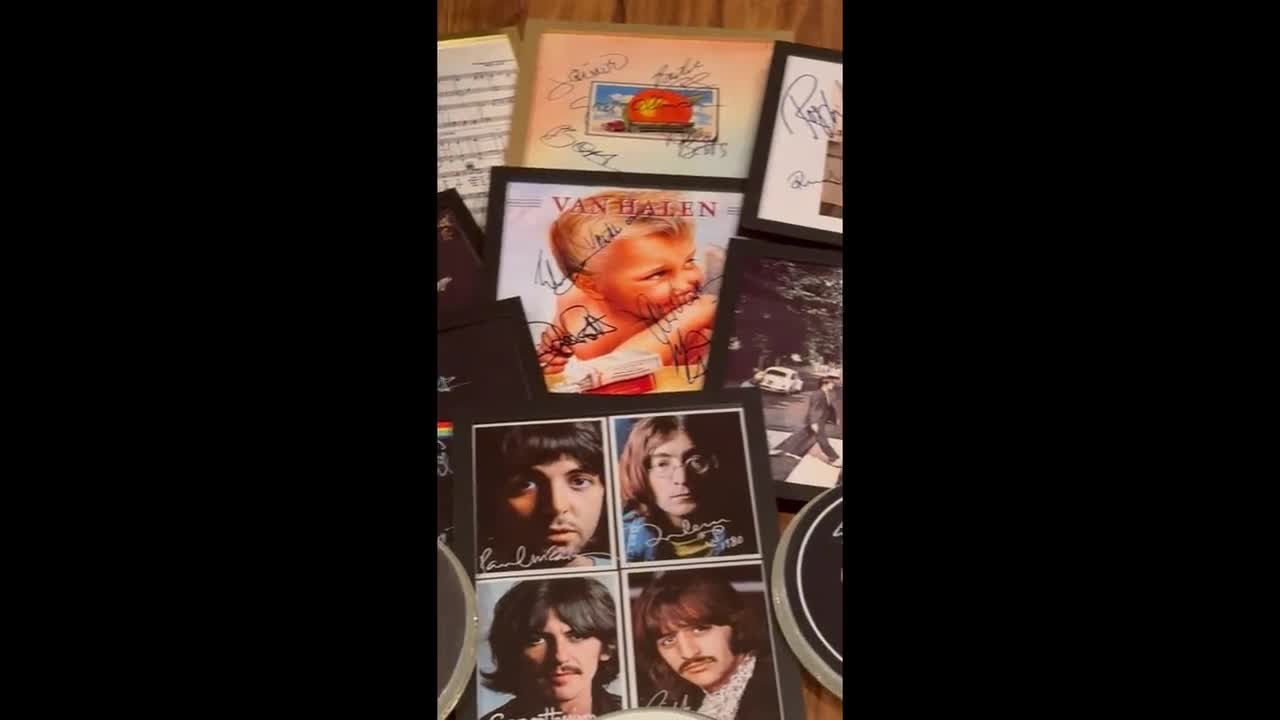 スティーヴィー・レイ・ヴォーン 直筆サイン入りアルバムカバー復刻版 - 額入り 11x14
