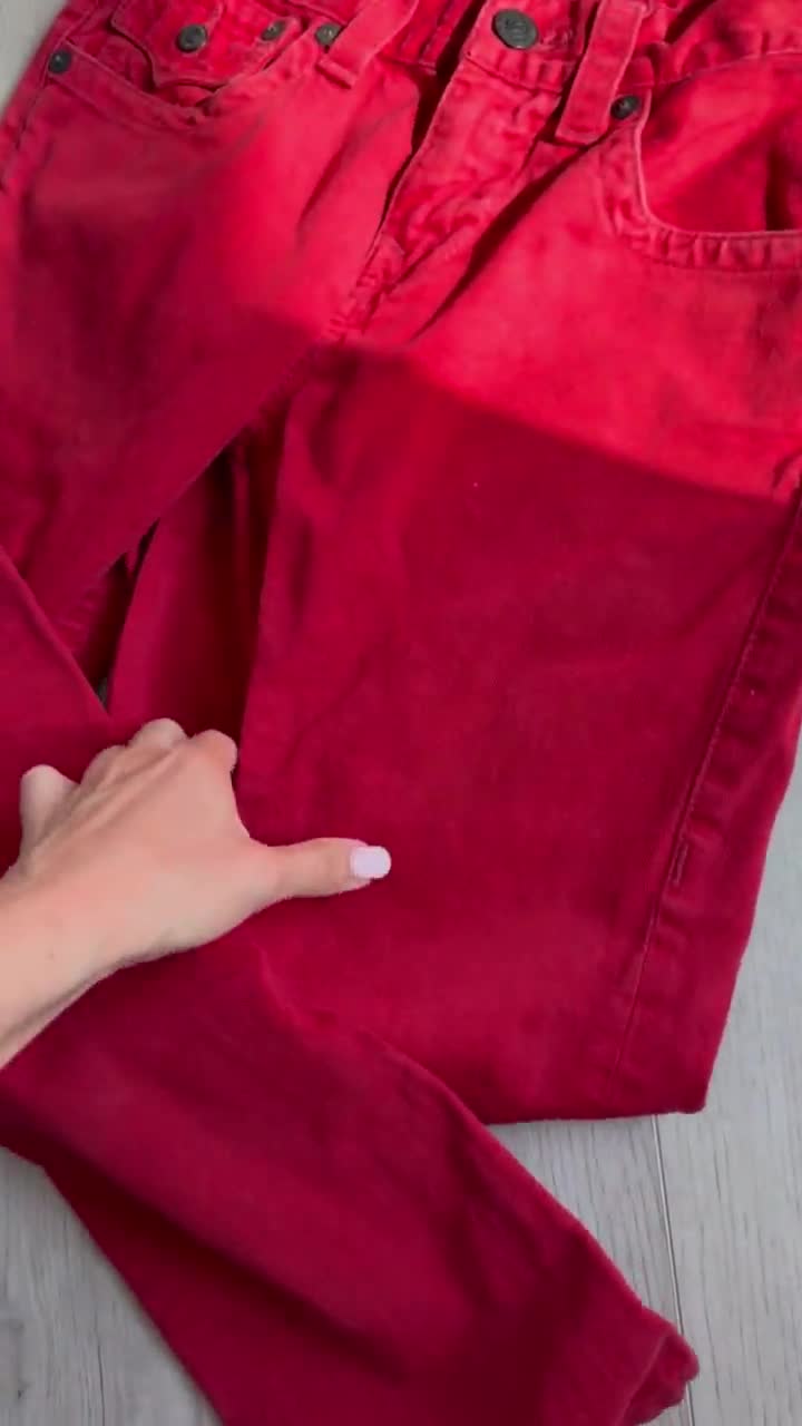 True Religion レッド スキニージーンズ / ブライトレッド デニムパンツ / Y2K ストリートウェア / サイズ 28 ウエスト / ローライズ スキニーフィット / デザイナージーンズ レディース video poster