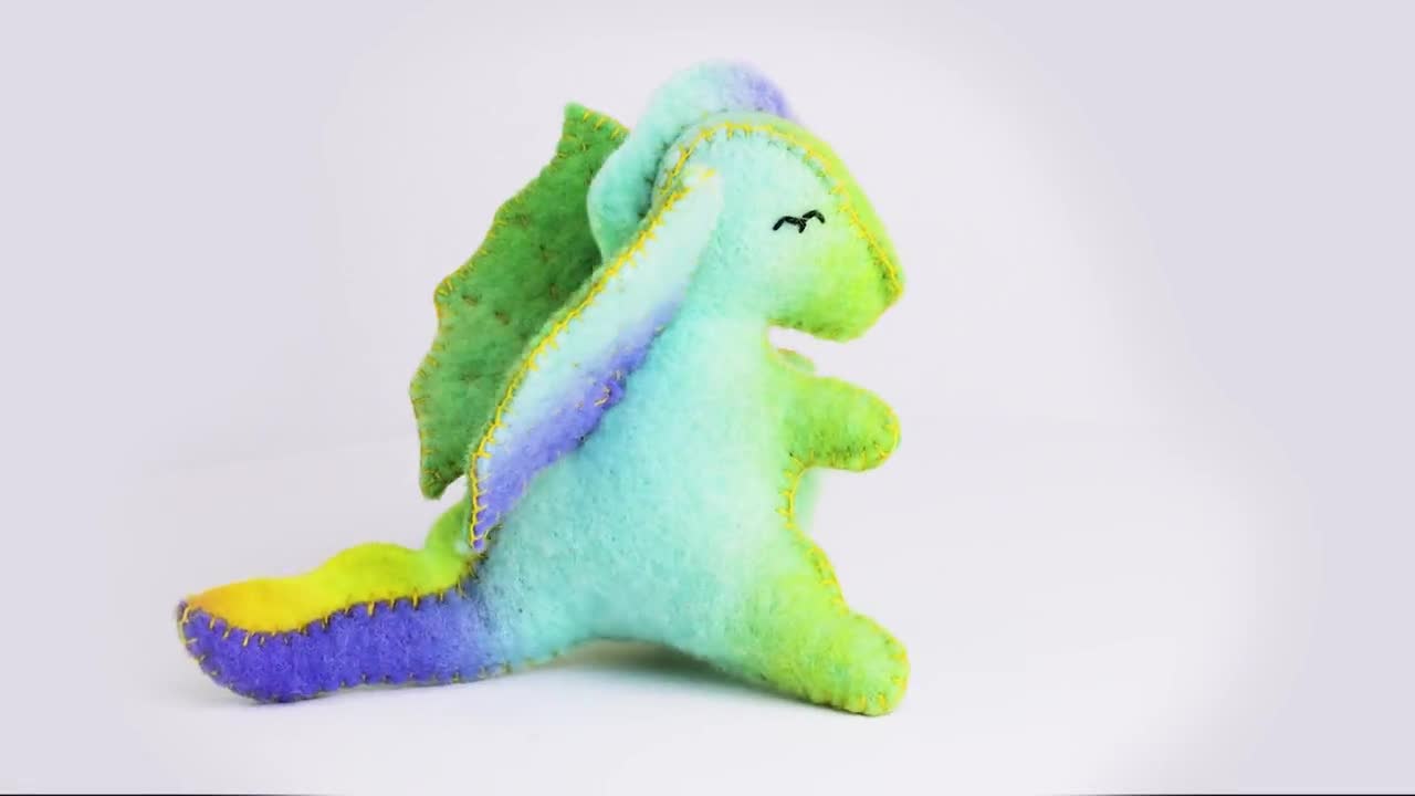 フェルトおもちゃの縫製パターン - ベビードラゴン - フェルトドラゴン