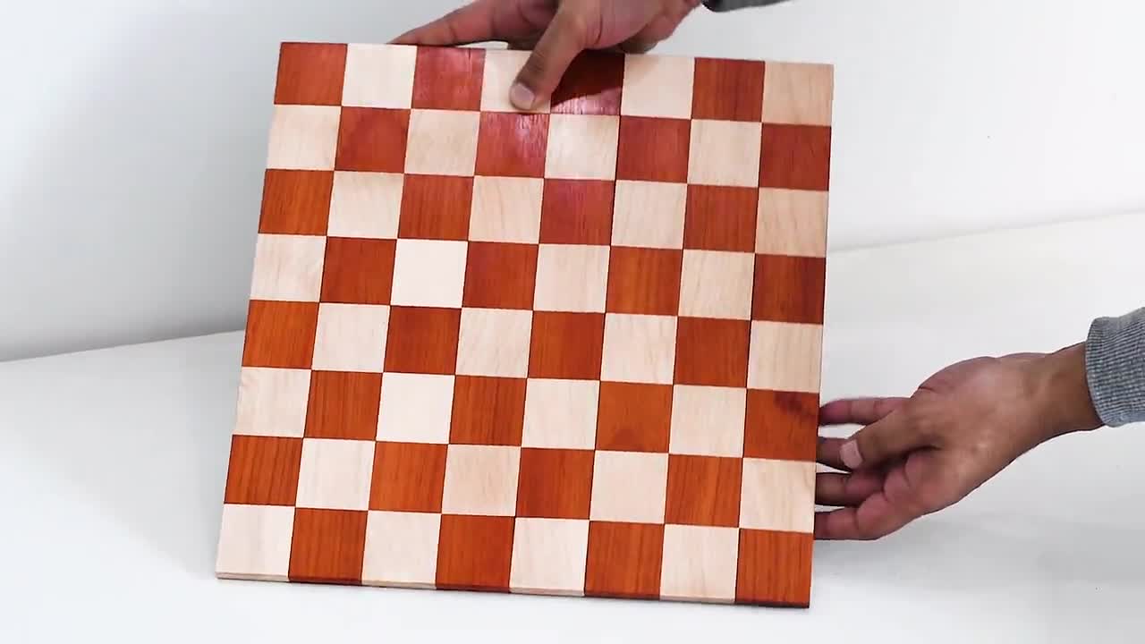 Peradix Ajedrez Madera Tallada a Mano, Tablero de Ajedrez con Doble Dama y  Tablero Plegable, Fácil de Llevar y Almacenar para Niños y Adulto Juego de  Ajedrez Chess Board Infantil (29x29) 