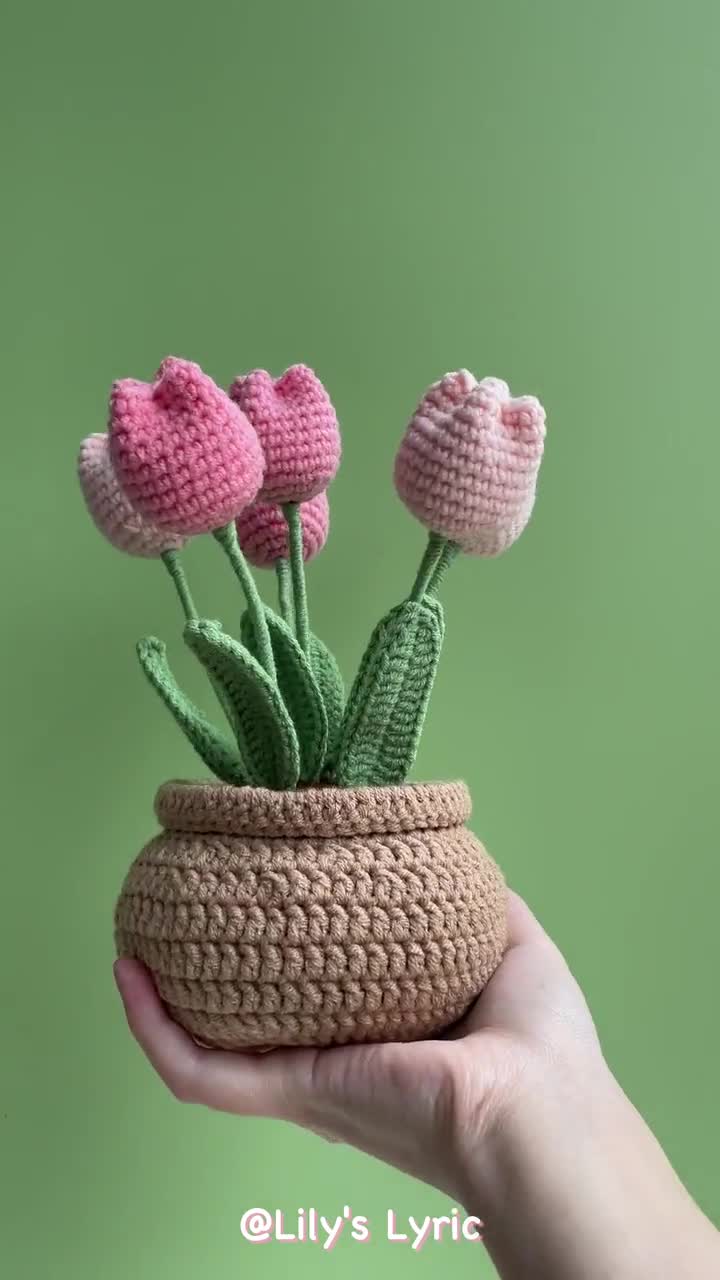 Lily's Lyric Flower Crochet Kit, Tulip Flowerpot