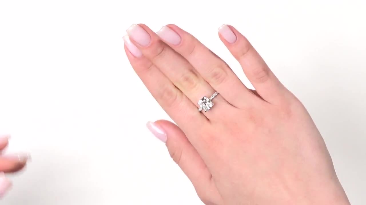 Anillo de compromiso pavé de talla cojín creado en laboratorio con  diamantes rosas elegantes