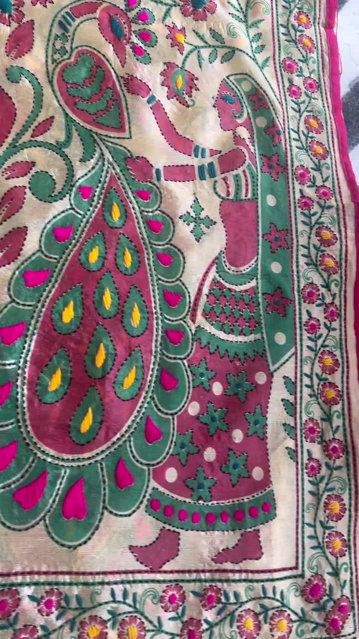 Mughal Darbar Phulkari Dupatta Seide / Hand bestickt / Festliche Hochzeit Dupatta / Floraler Schal video poster
