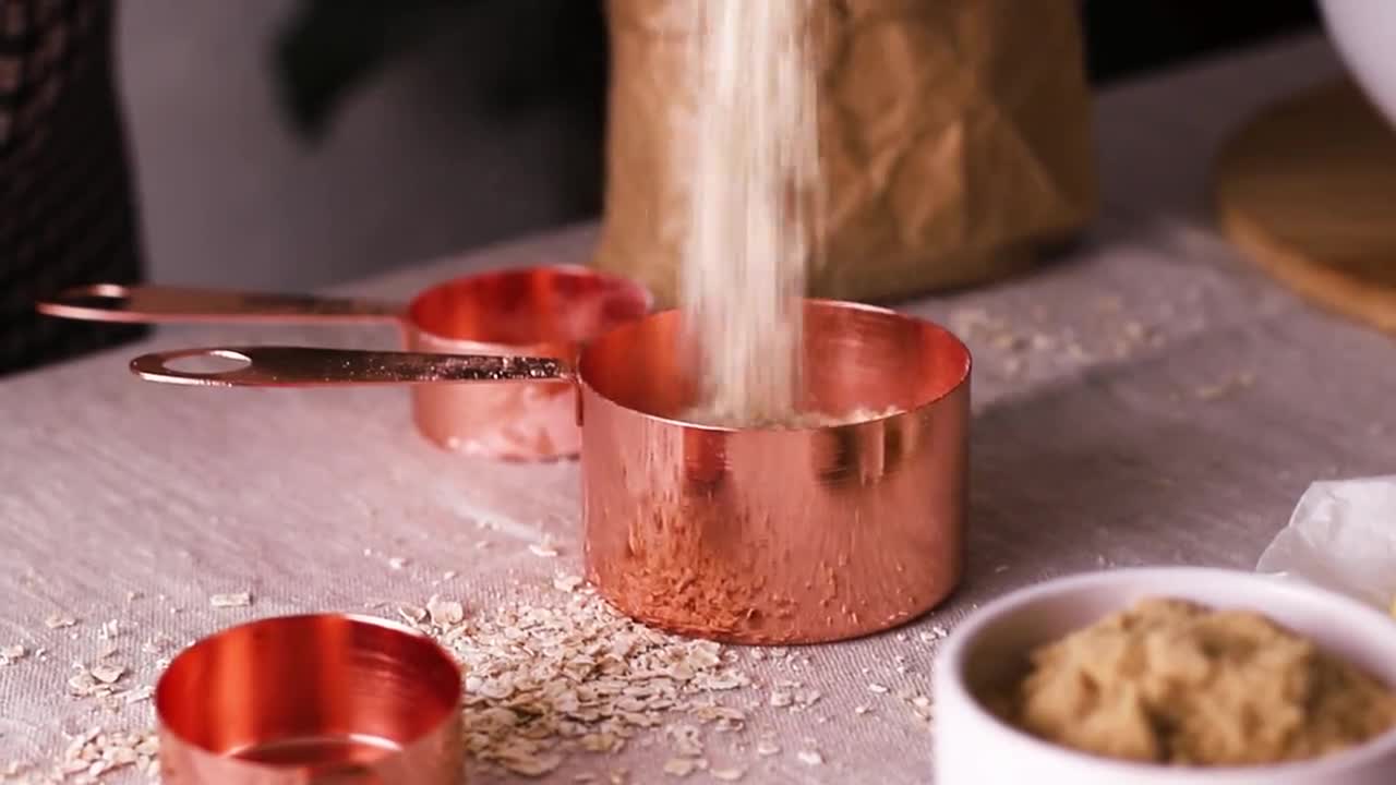 Set Di 7 Cucchiai Dosatori E Misurini In Plastica PP Rosa - 2,5ml A 80ml + Tazza 500ml Per Cucina E Pasticceria - 5