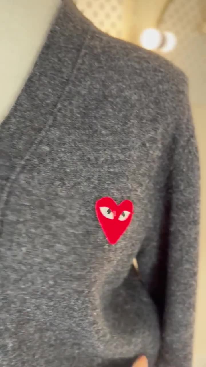 Comme des Garçons PLAY Heart Patch Knit Cardigan M Designer Cotton Button Cardigan Women Fall Winter Layering Minimal Parisian Casual Office video poster