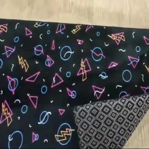 Kinderteppich Spiderman: Schwarzes Kostüm-Design, Waschbar, rutschfest video poster