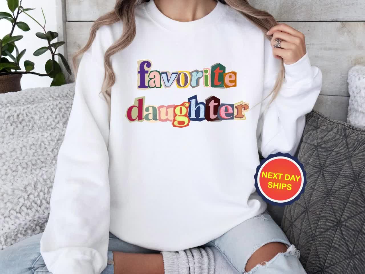 Sudadera o sudadera con capucha para hija favorita, sudadera divertida para hija, sudadera con miembro favorito de la familia, regalo para hija, sudadera colorida video poster