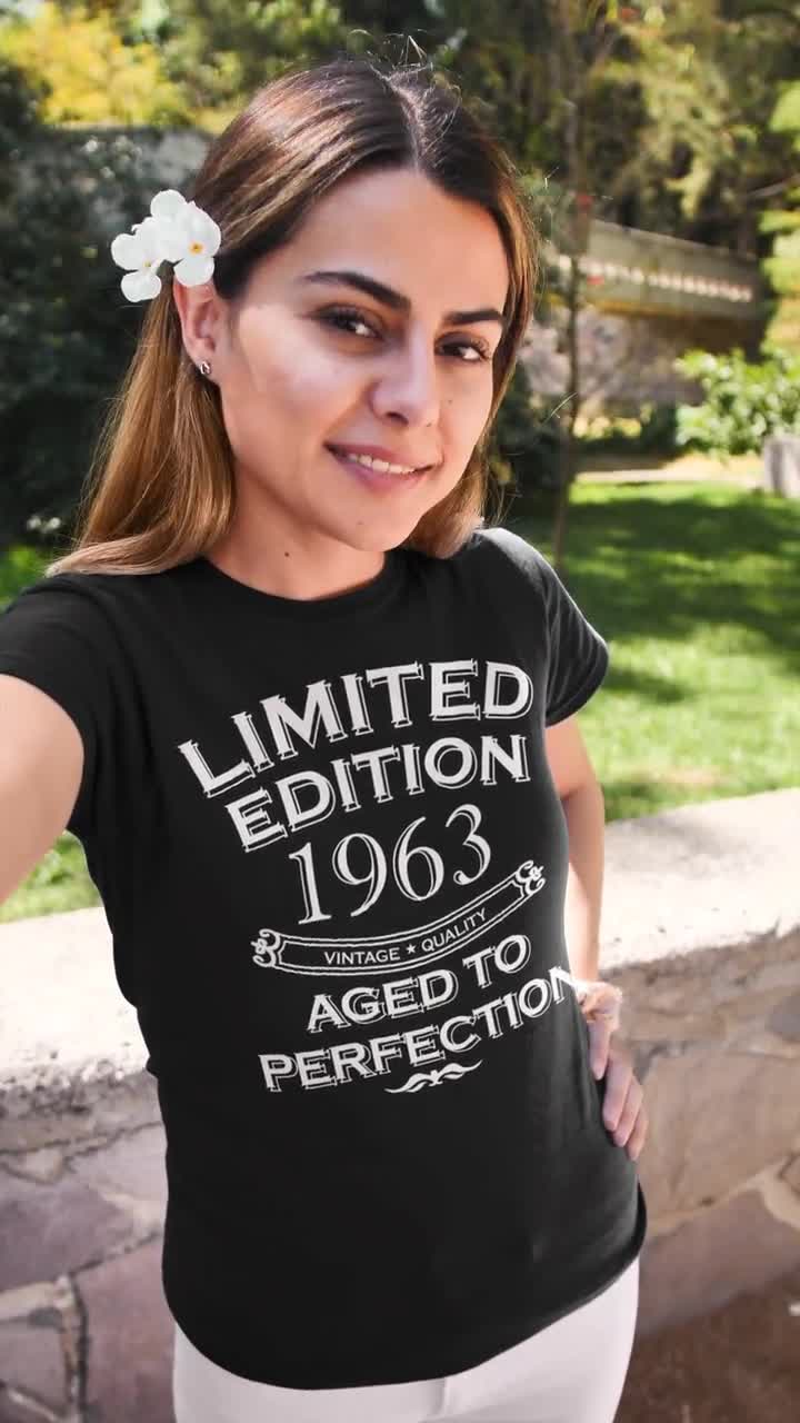 Donna 62° Compleanno 62 Uomo Donna Anni 1963 Regalo Maglietta Con Collo A V - Foto 5